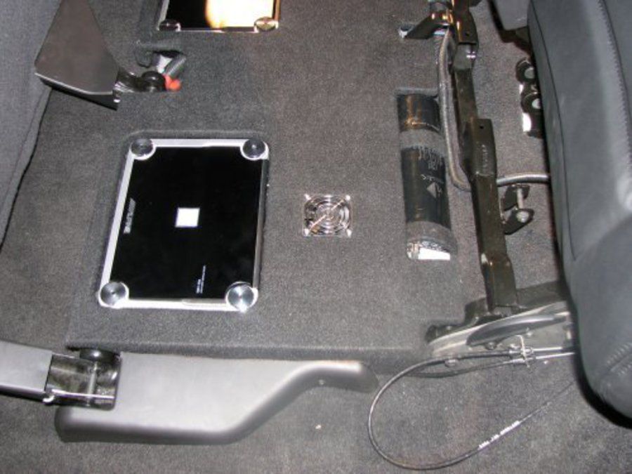 Перетяжка салона алькантарой и установка аудио системы в Hummer H2