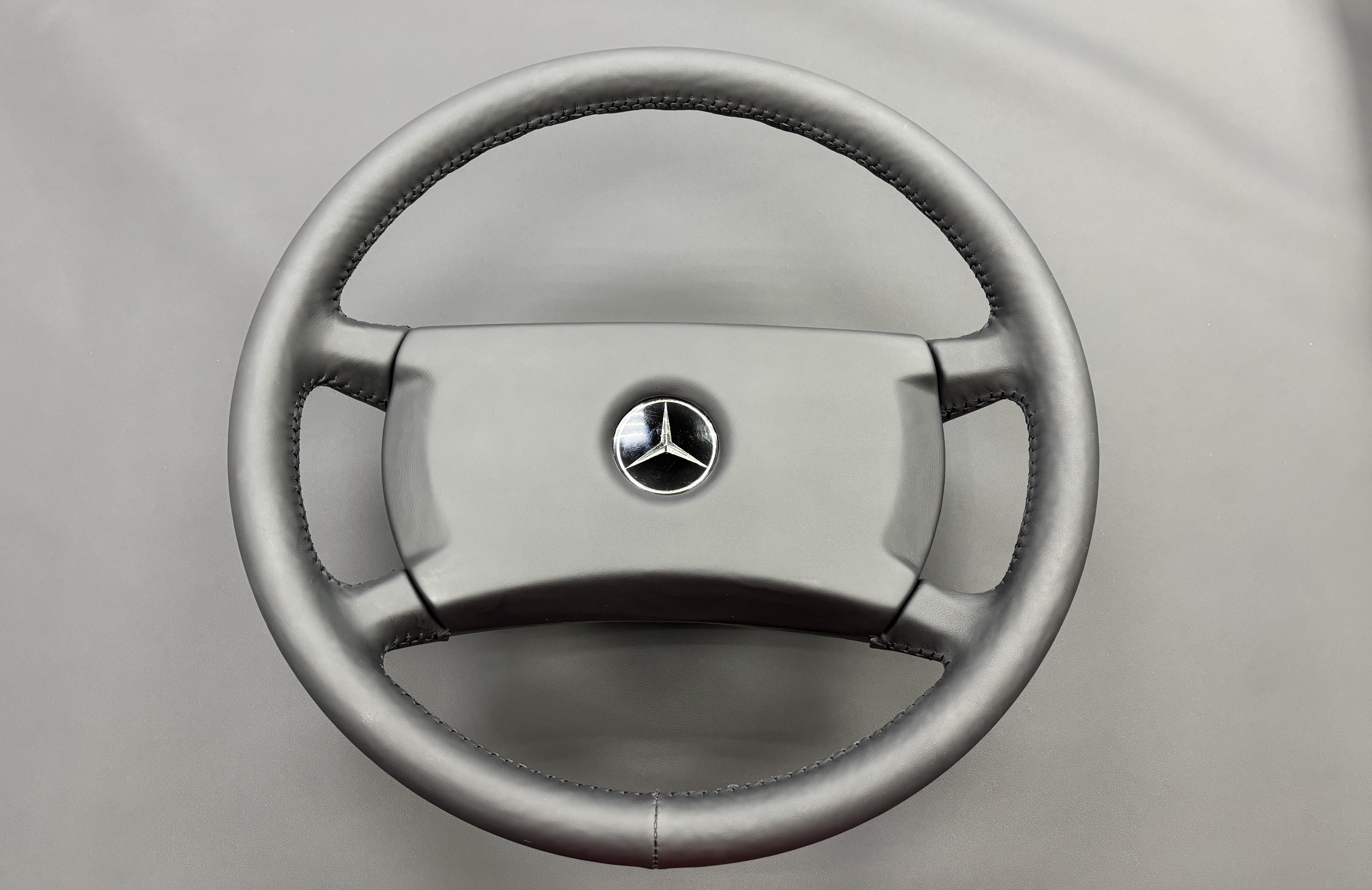 Руль Mercedes-Benz C-Класса после перешива натуральной кожей