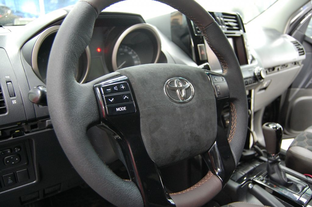 Перетяжка салона Toyota Land Cruiser