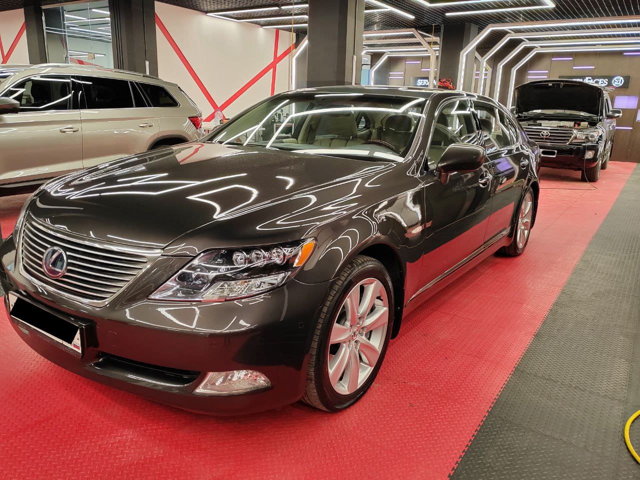 Lexus LS