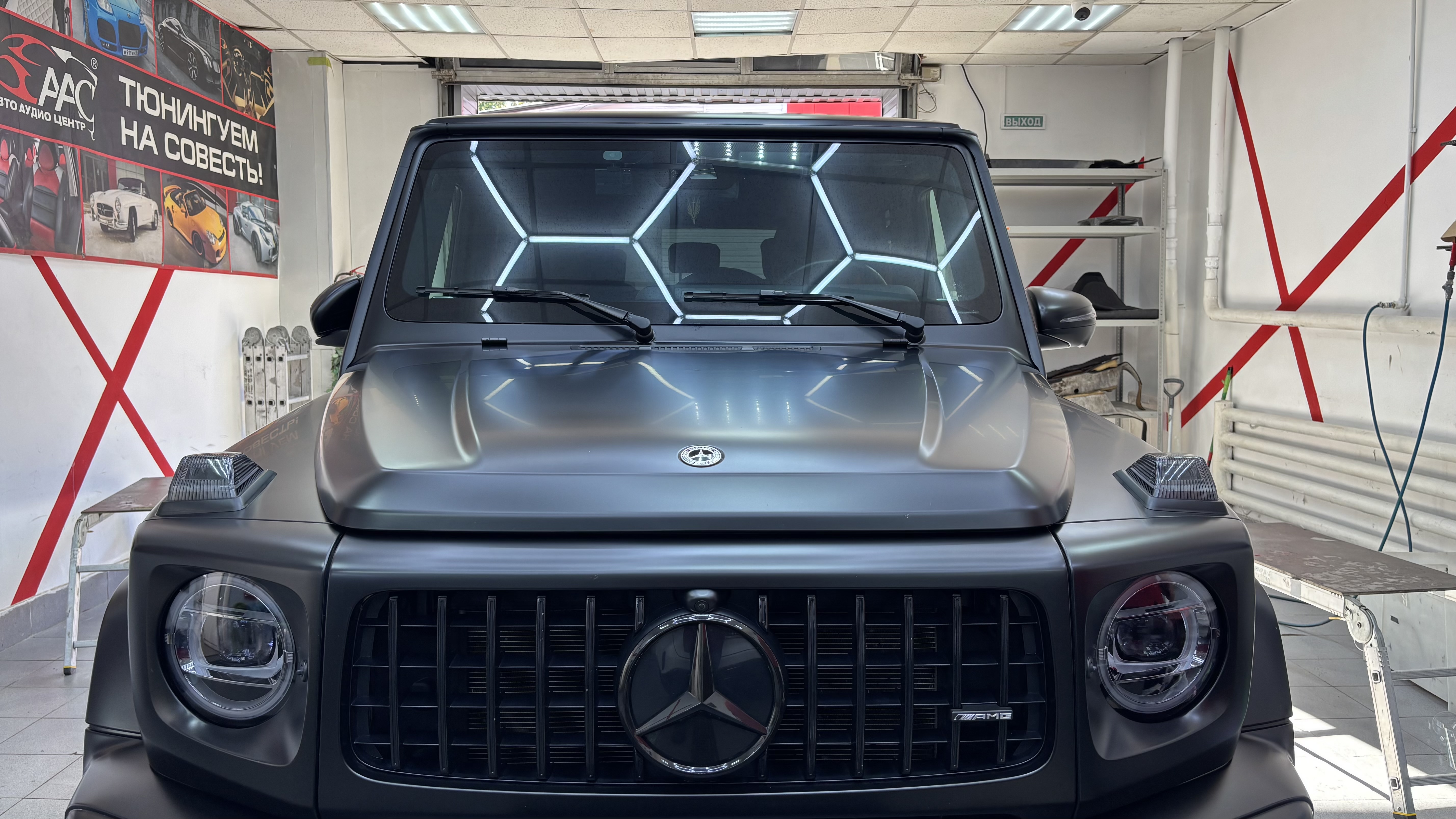 Готовый Mercedes-AMG G-Class с защищённым лобовым стеклом
