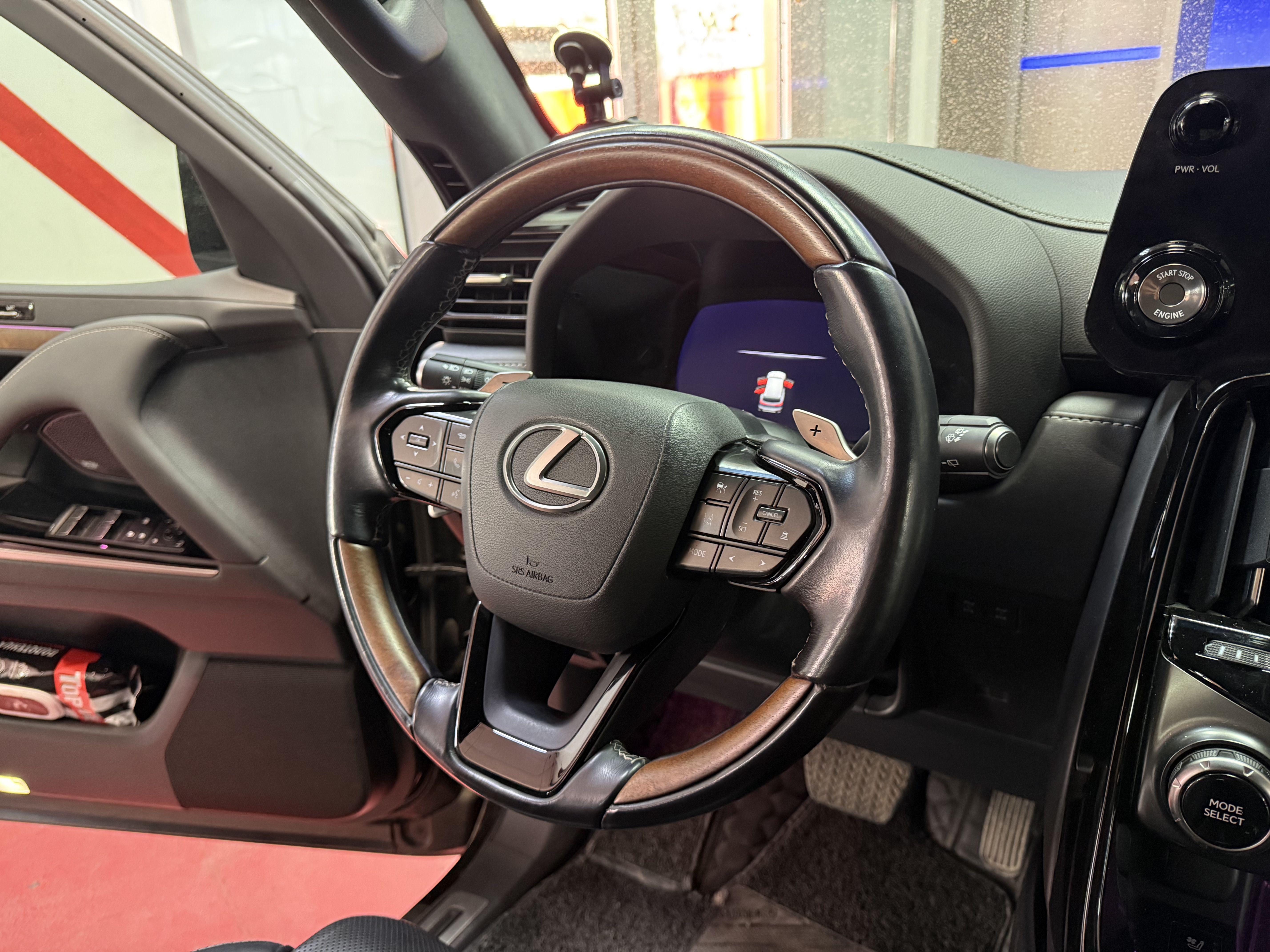 Антихром Lexus LX500 1