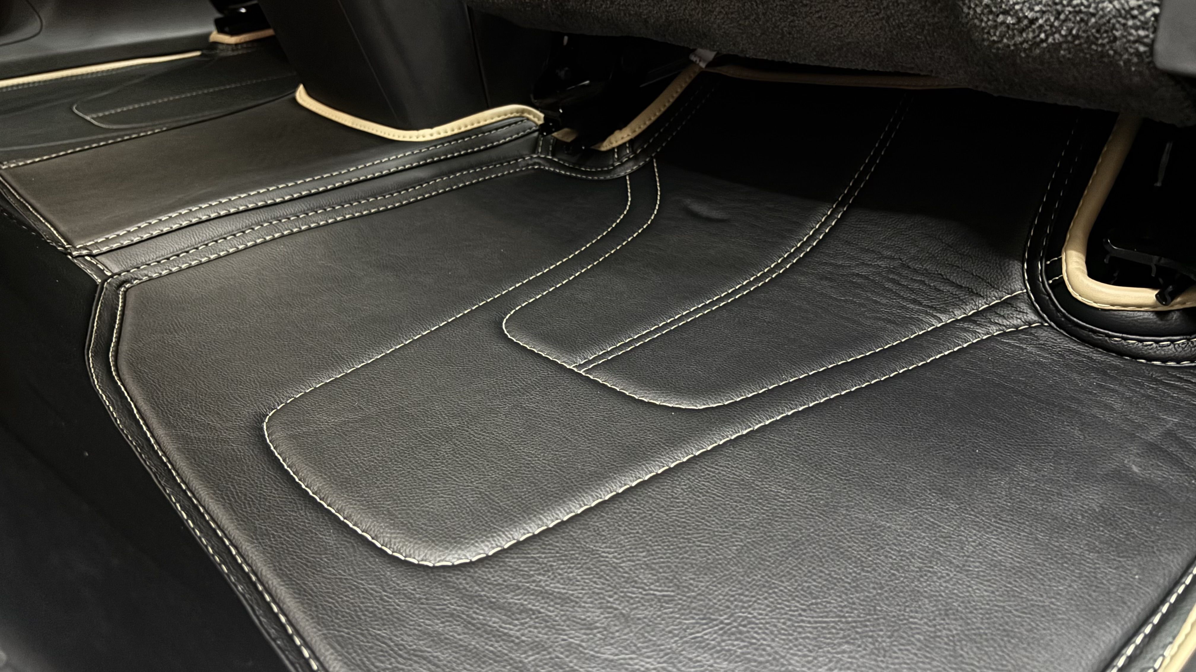 Lotus Eletre R ковры 6