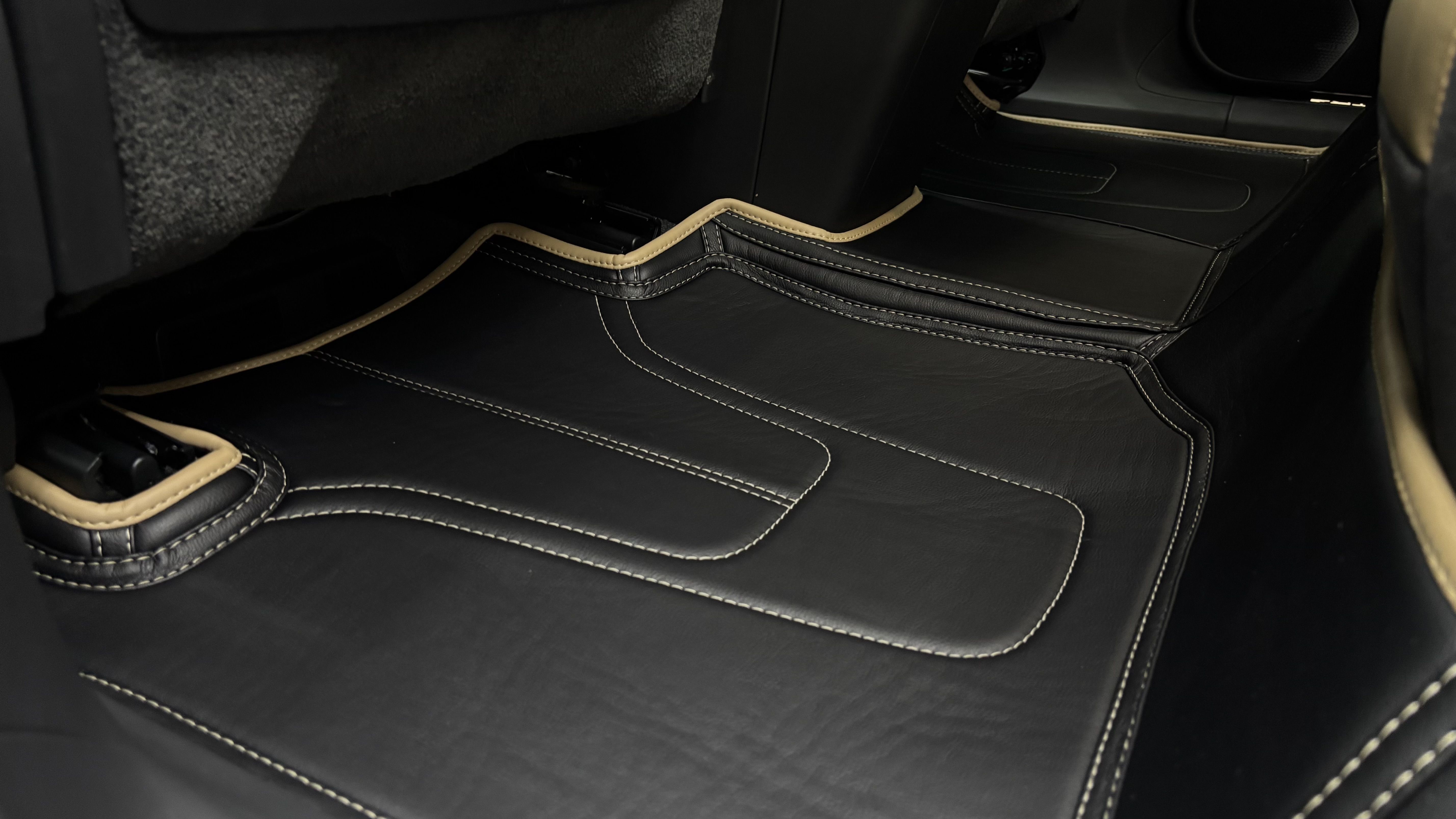 Lotus Eletre R ковры 7