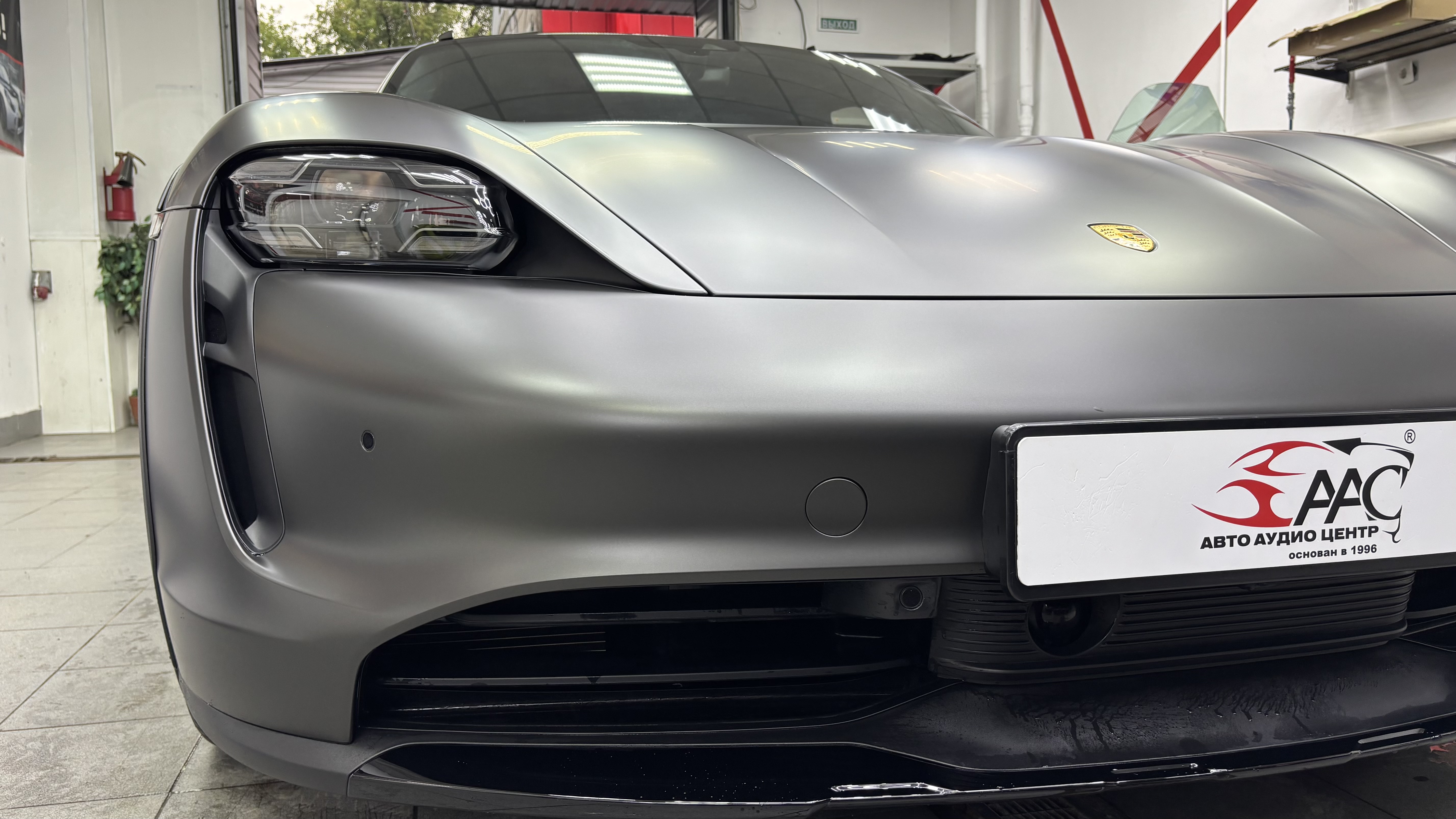 Porsche после полной оклейки матовой цветной пленкой