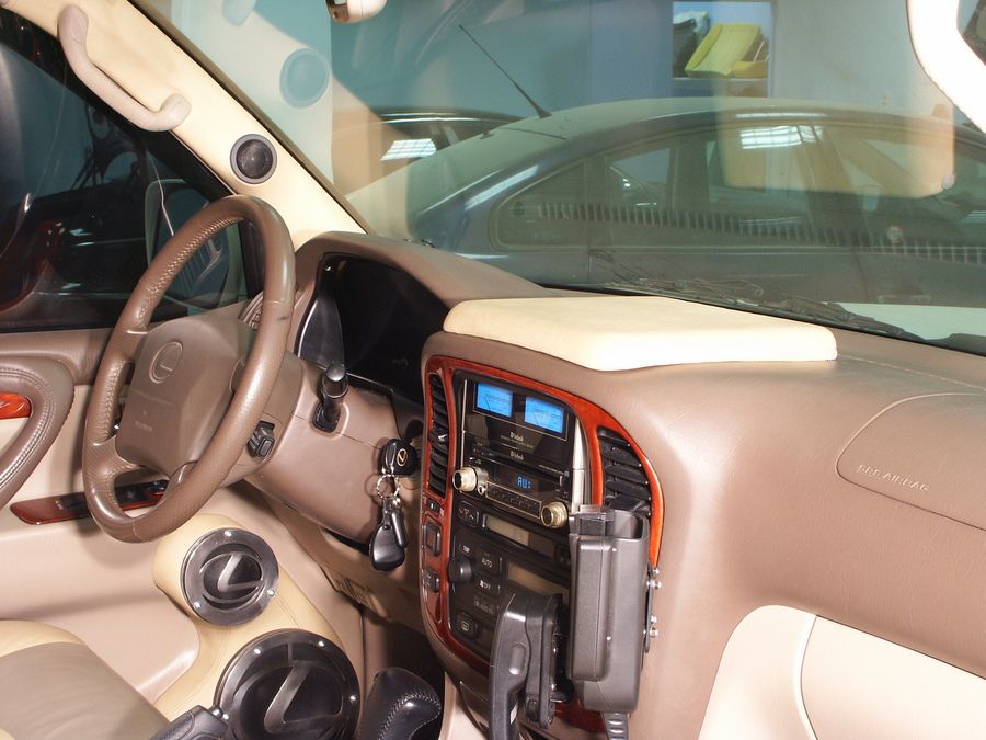Перетяжка салона и установка аудиосистемы Lexus LX 470