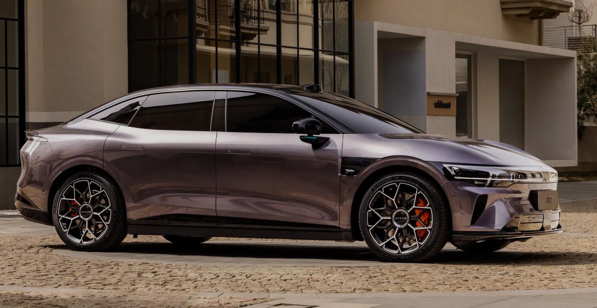 ZEEKR 007 седан обновление