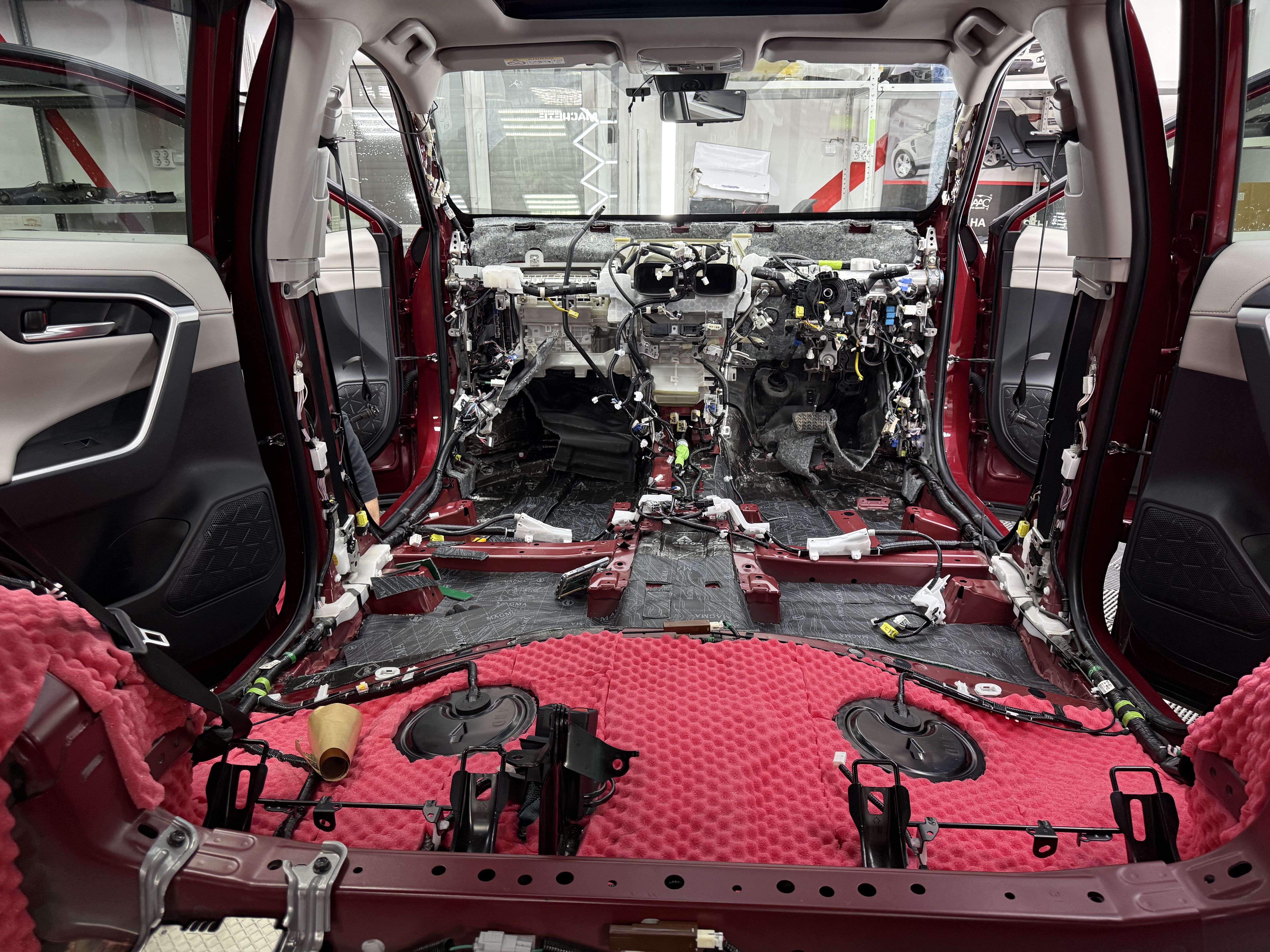 Шумоизоляция Toyota RAV4 3