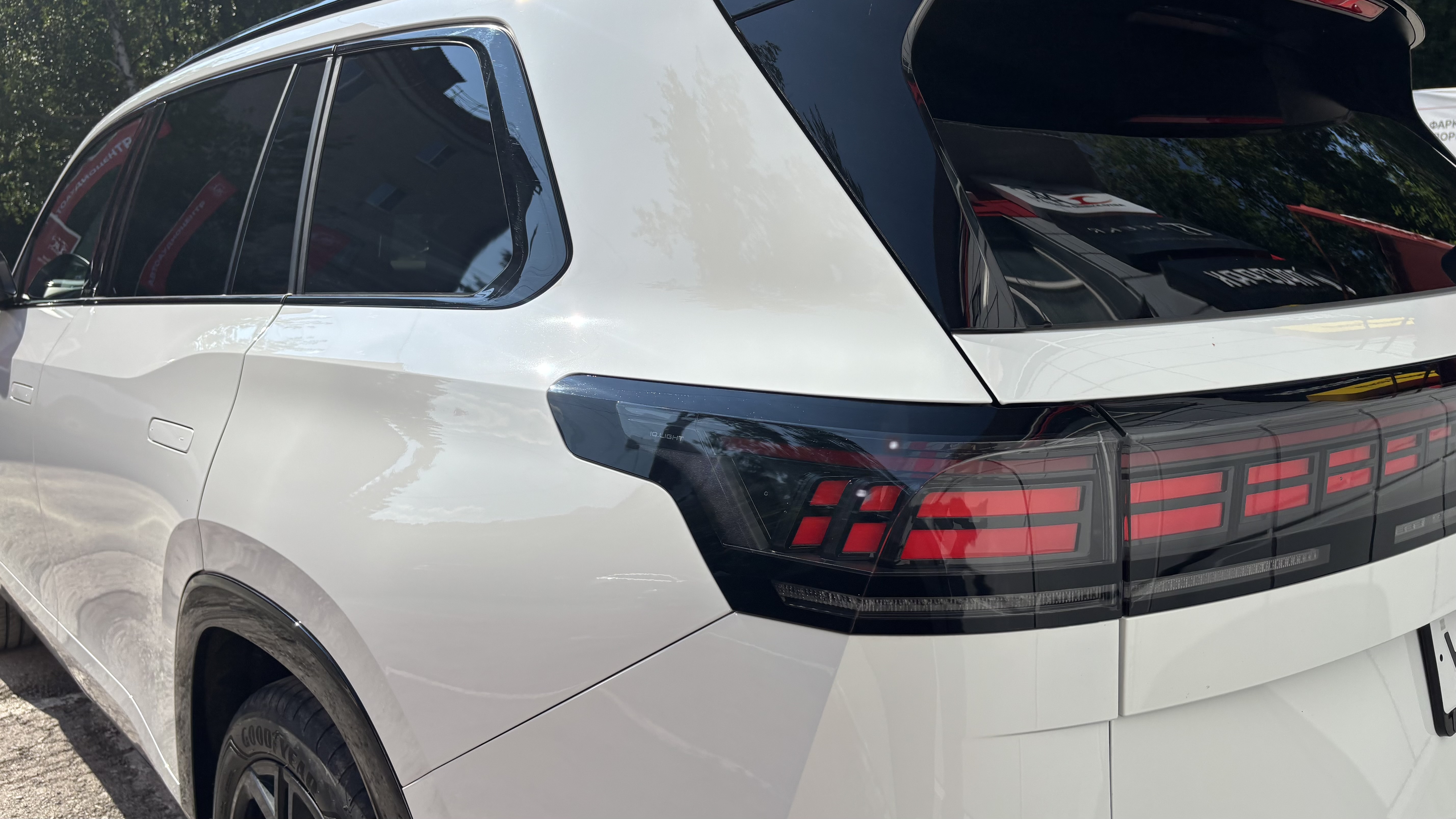 Задняя часть Volkswagen Teramont после оклейки полиуретановой пленкой