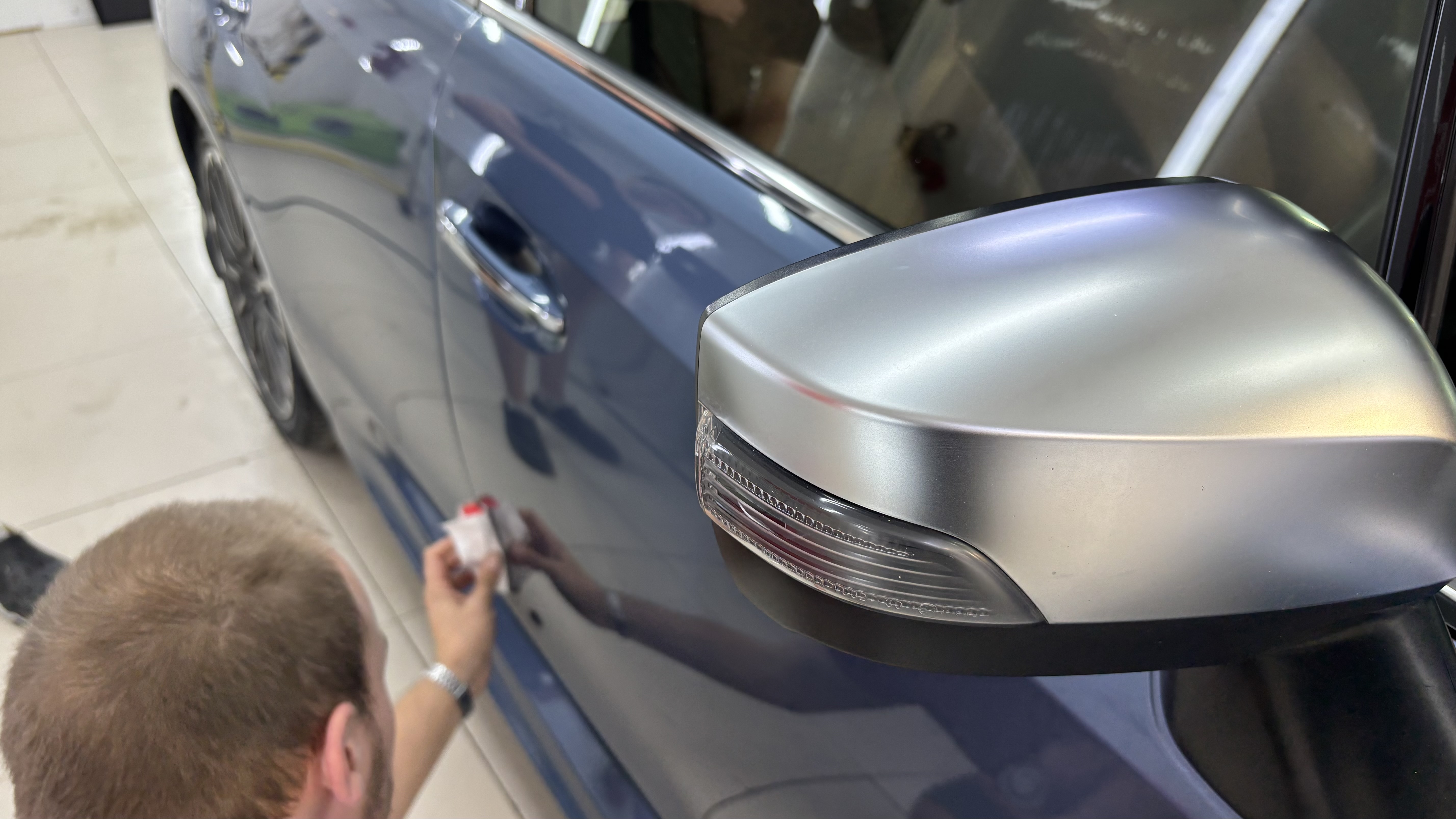Обработка двери Subaru Levorg керамическим составом