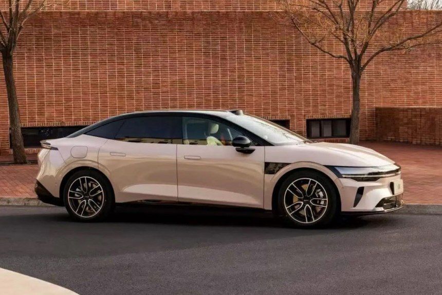 ZEEKR 007 экстерьер