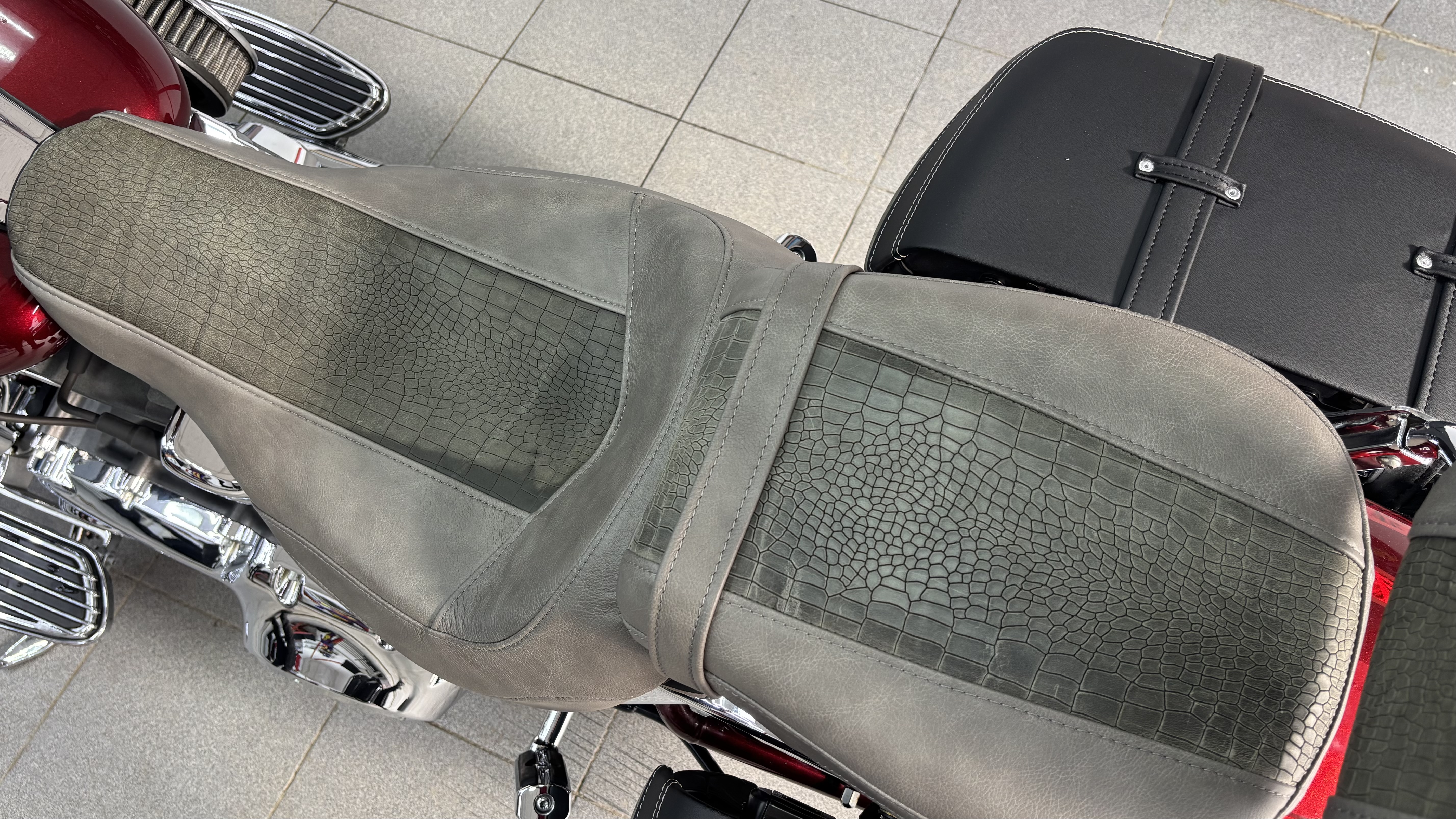 Крупный план перешитого сиденья Harley-Davidson