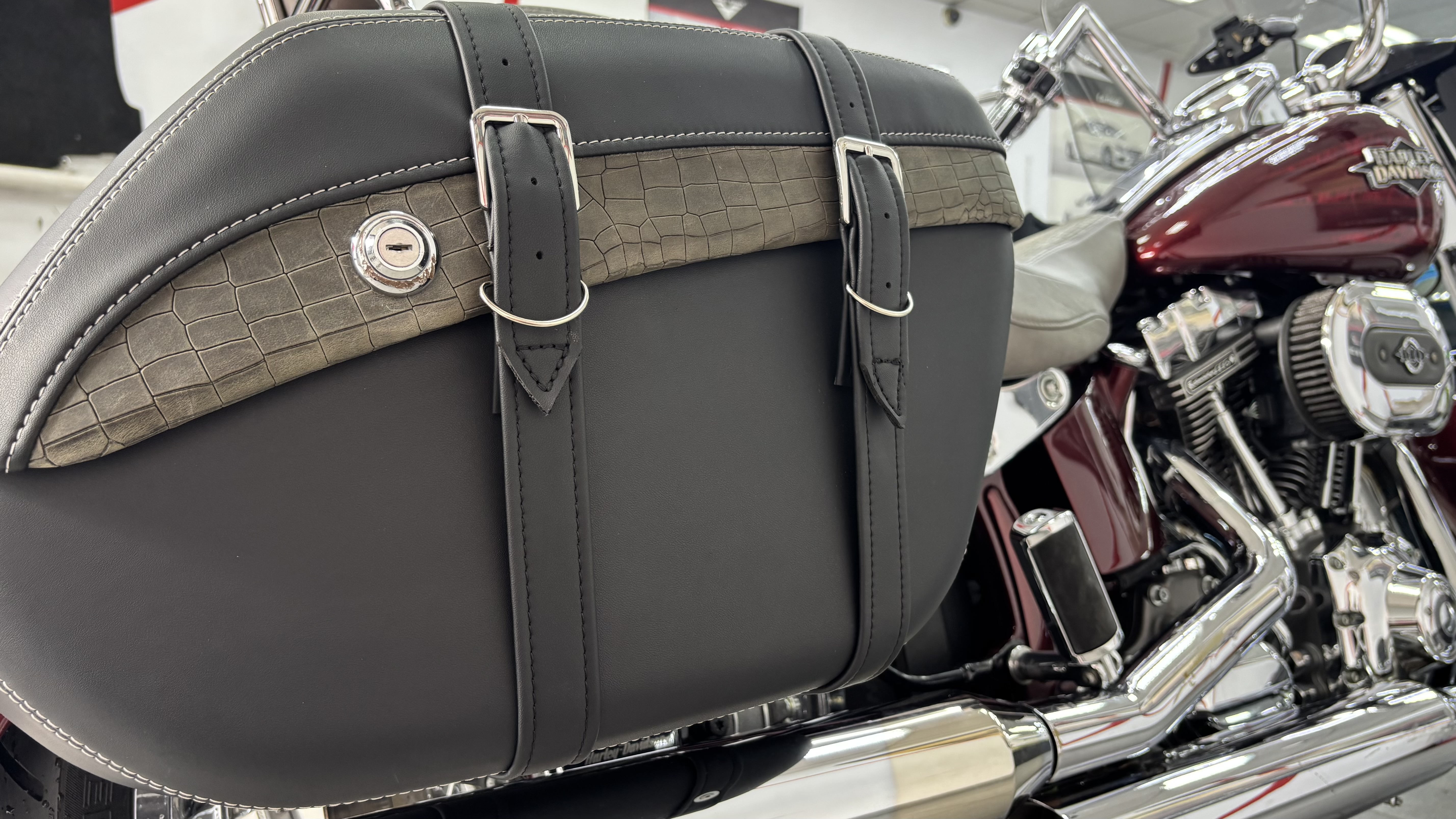 Перетянутый кофр Harley-Davidson с декоративной вставкой