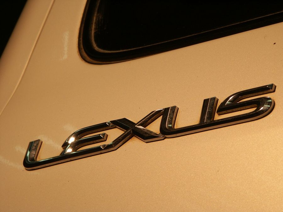 Перетяжка салона Lexus LX 470