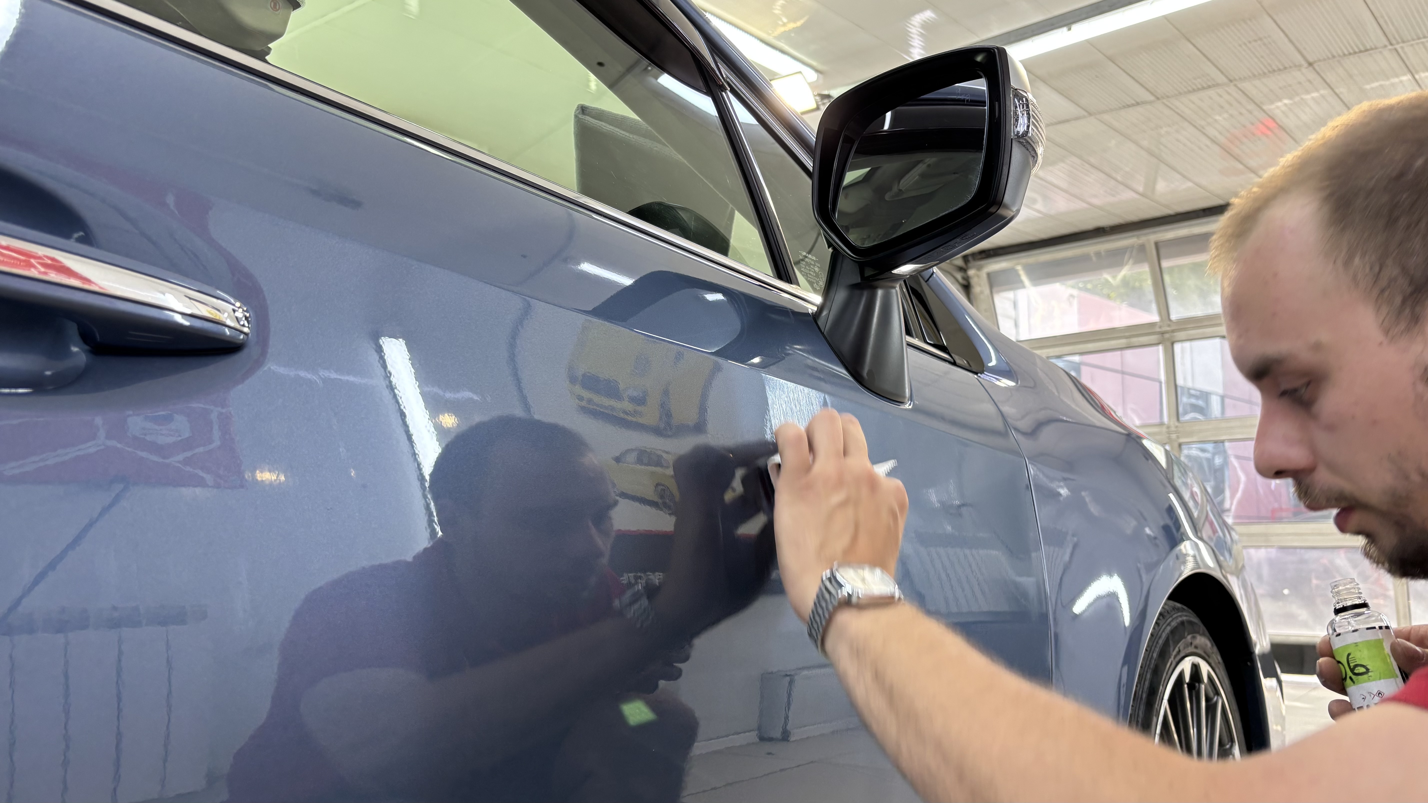 Нанесение керамического состава на дверь Subaru Levorg