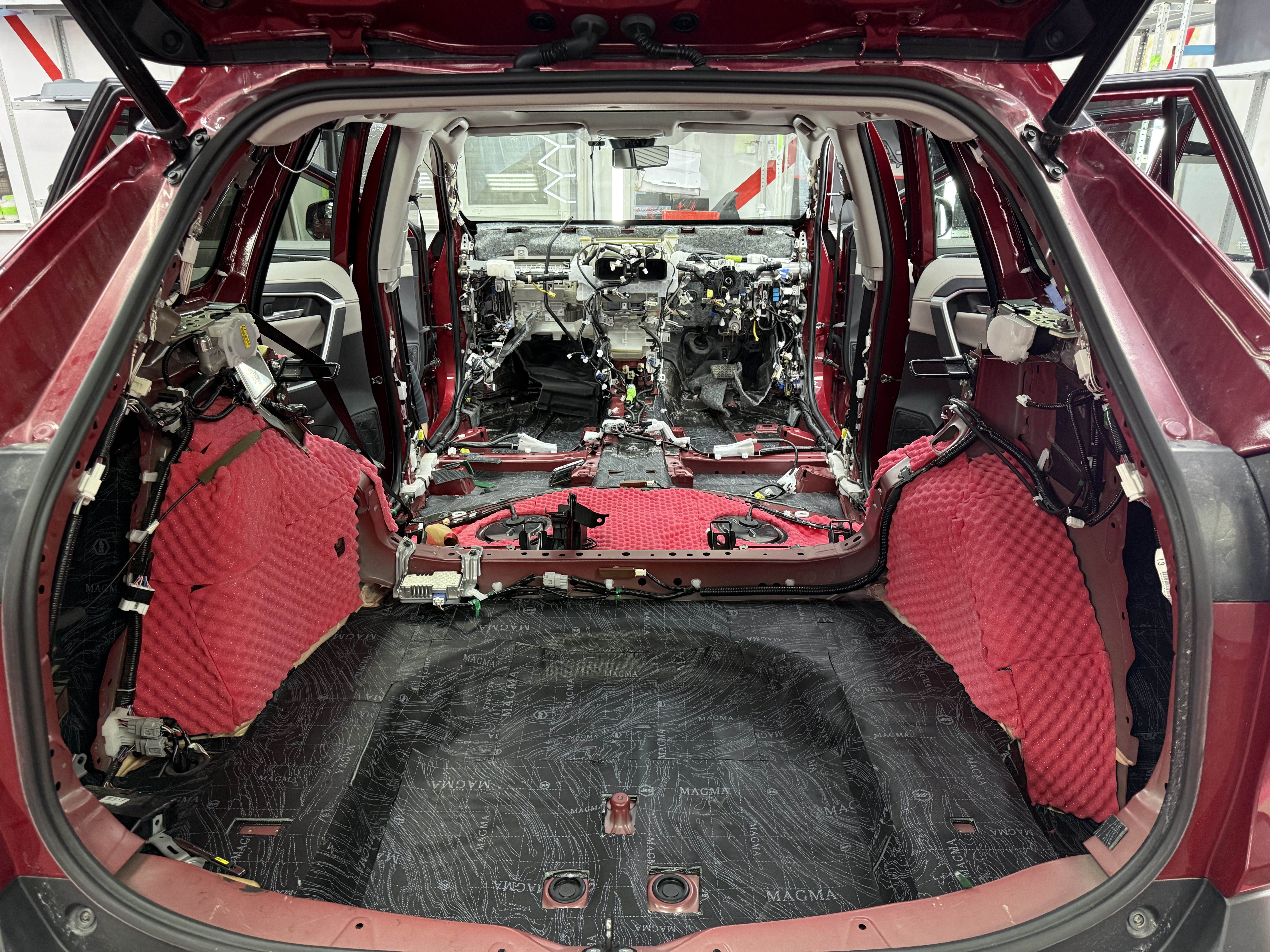 Шумоизоляция Toyota RAV4 2