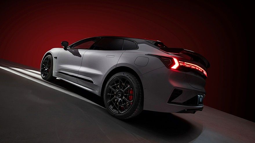 ZEEKR 001 5th Anniversary задний ракурс