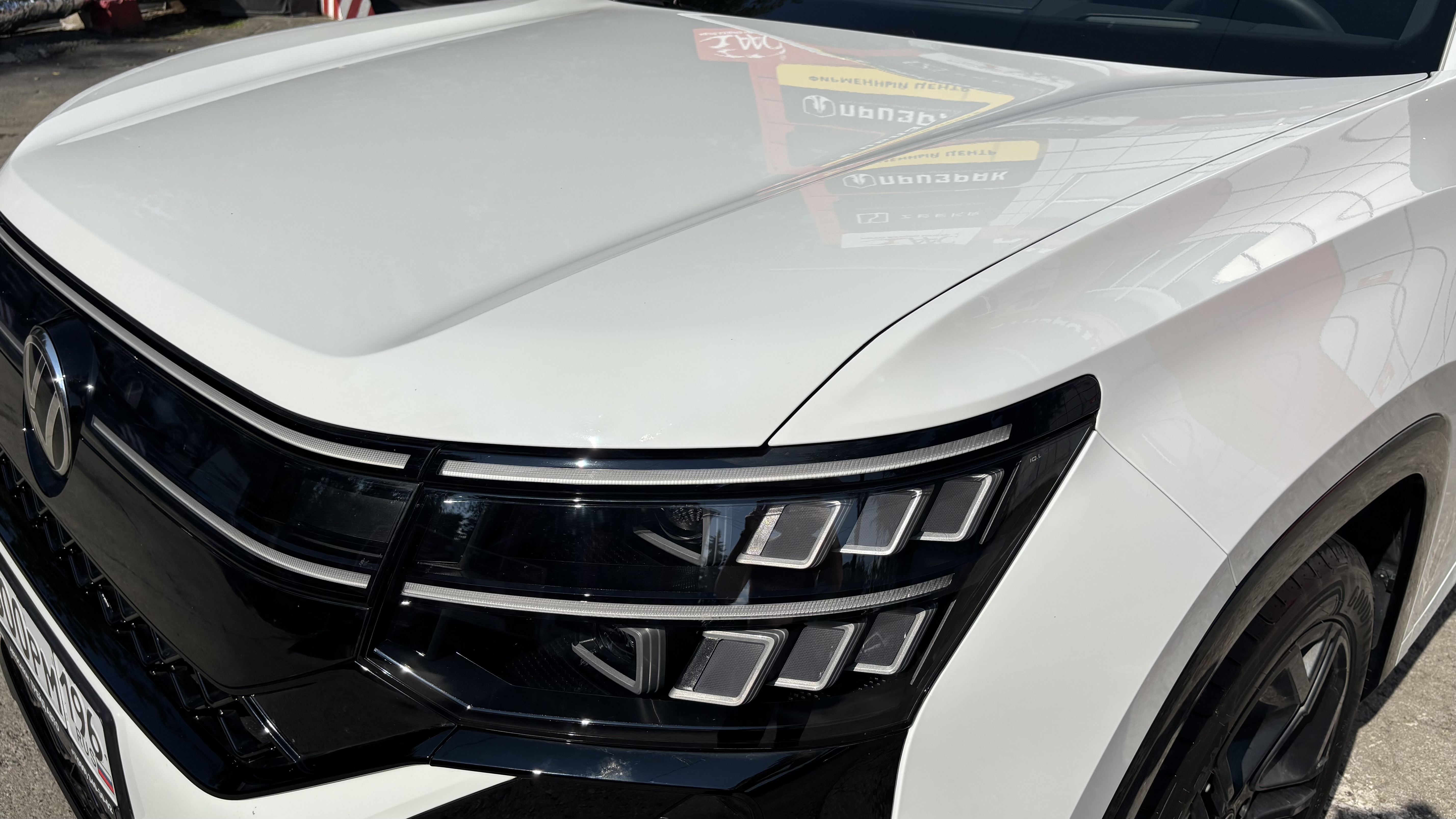 Капот и передняя оптика Volkswagen Teramont под полиуретановой пленкой