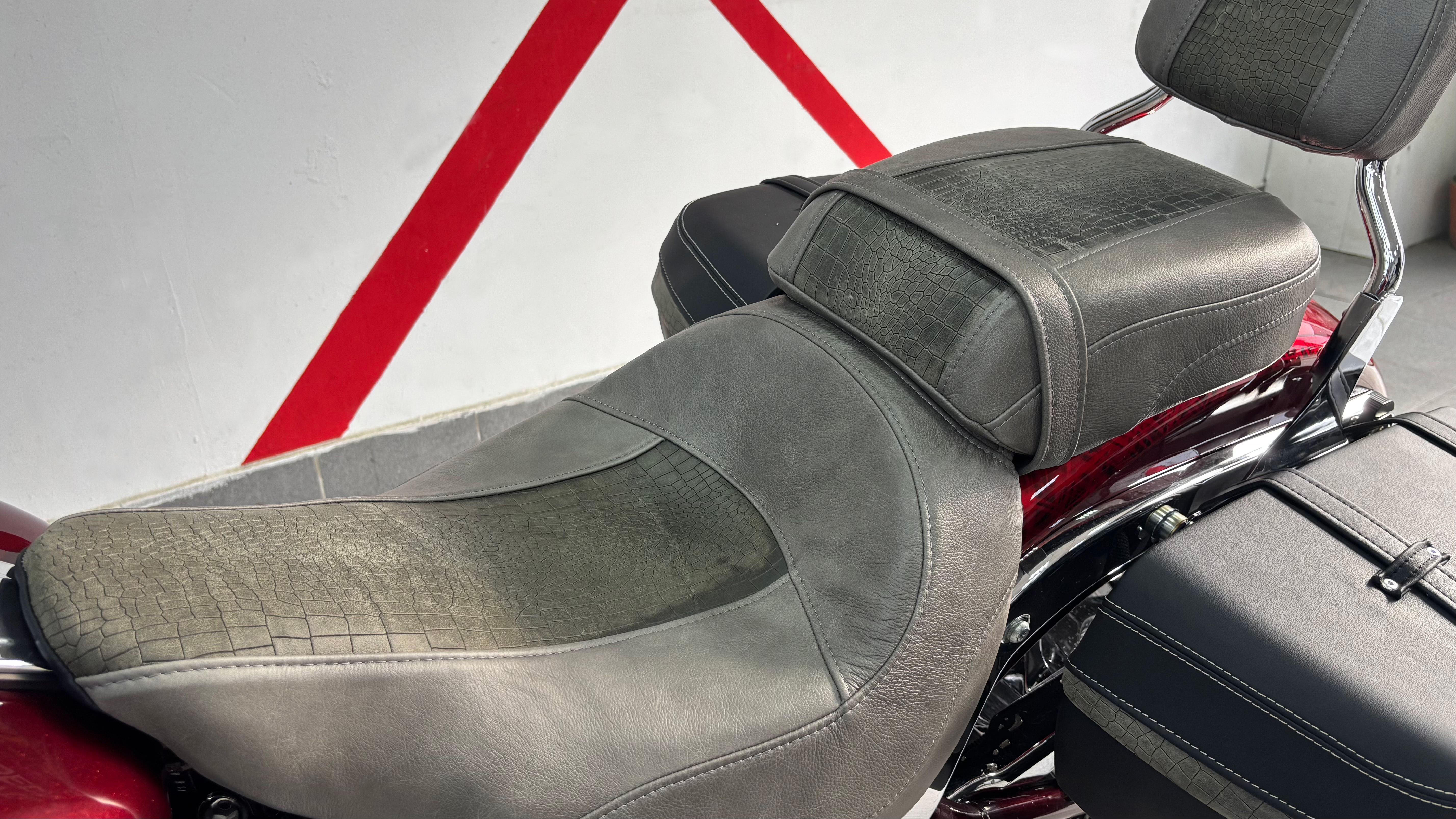 Обновленное сиденье Harley-Davidson с фактурной вставкой