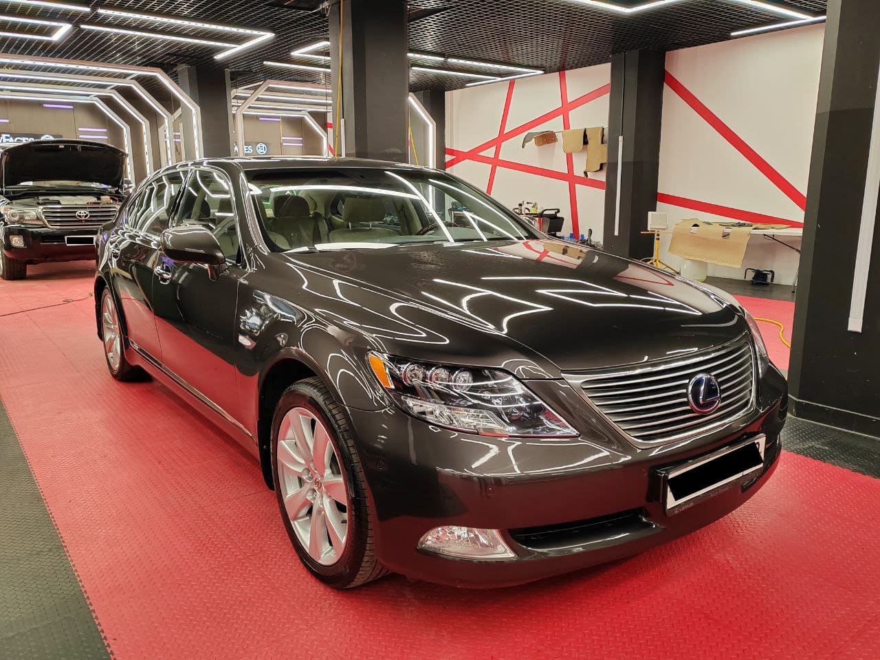 Lexus LS