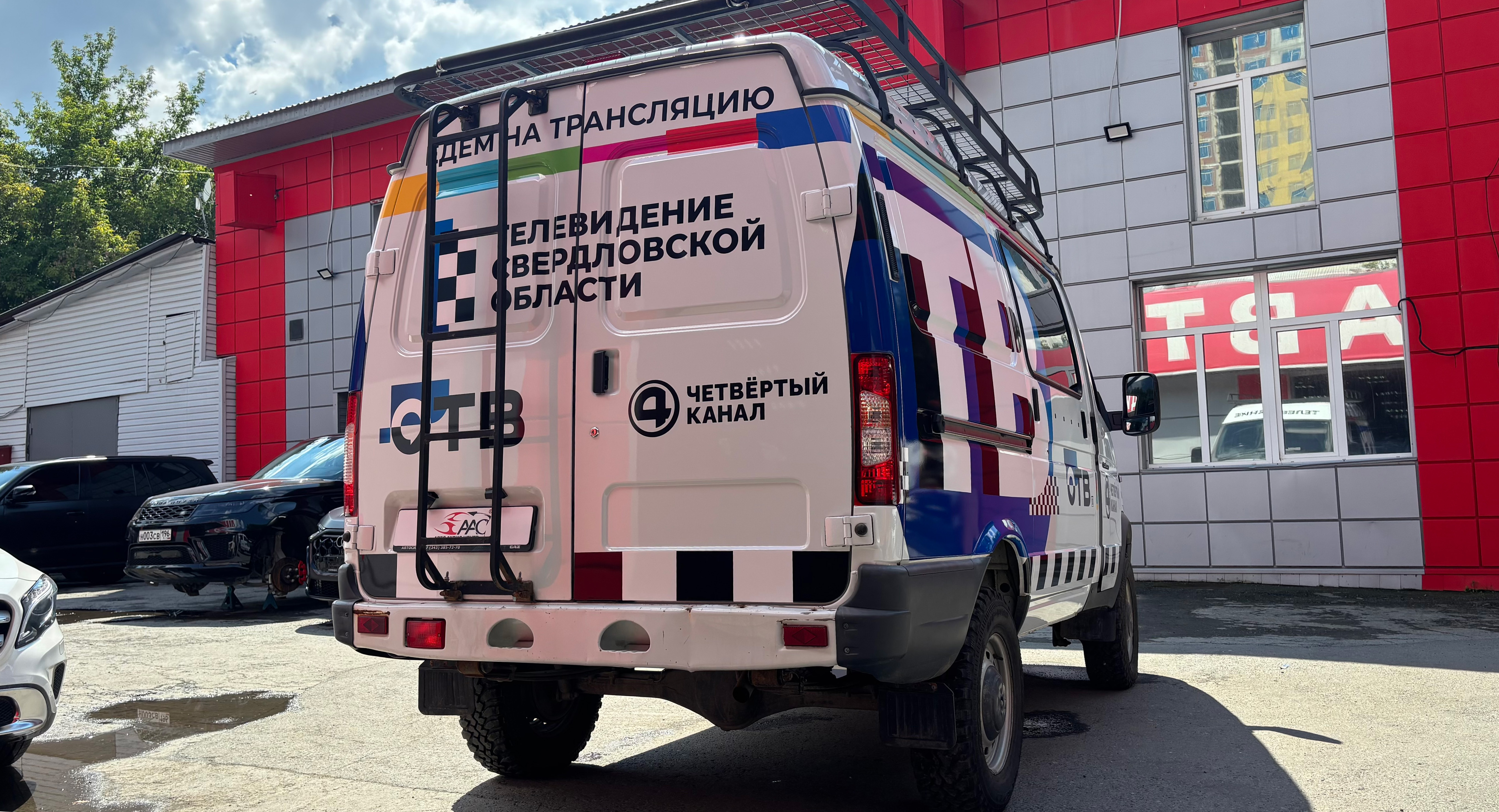 Задняя часть брендированной ГАЗели