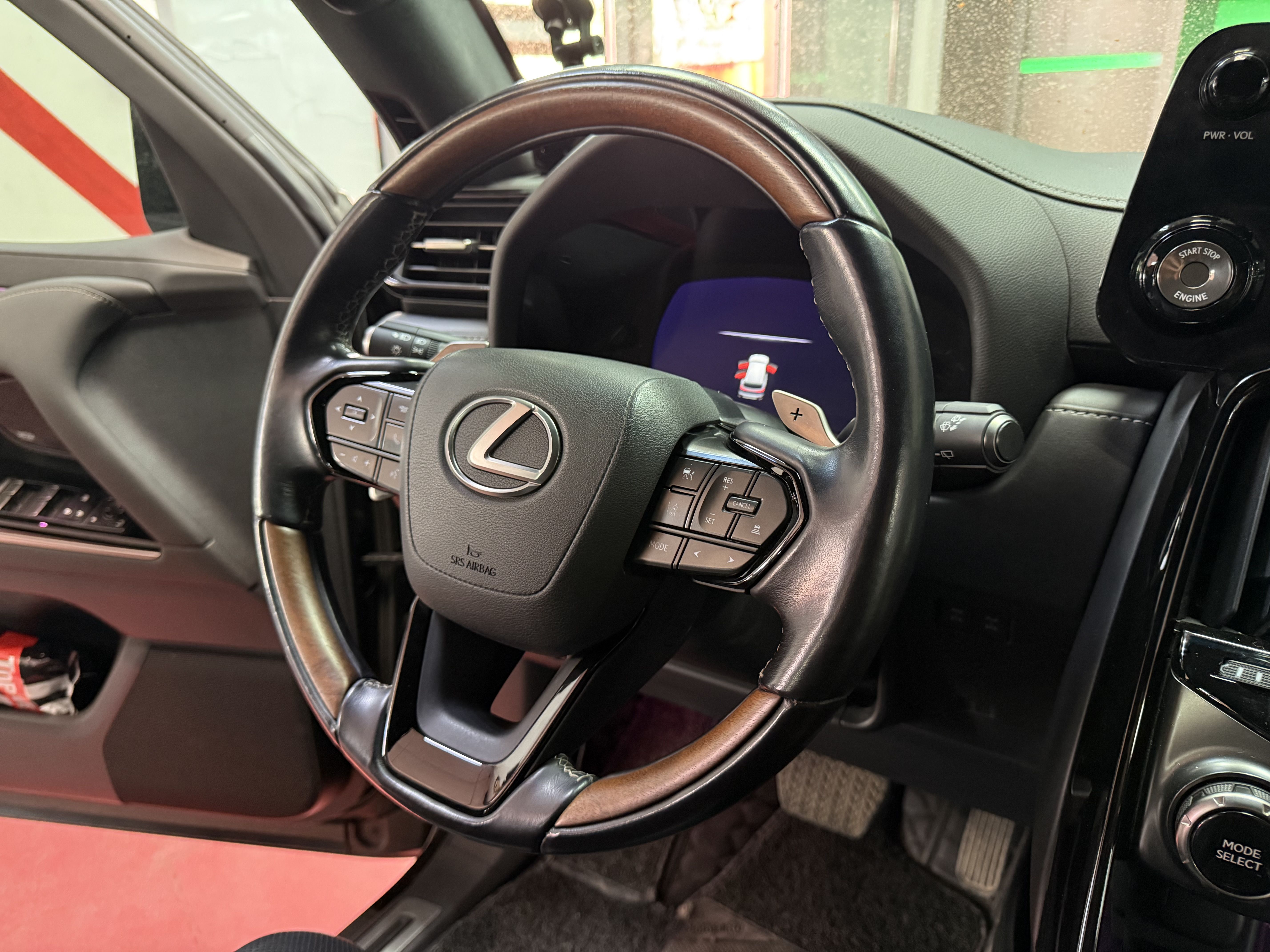 Антихром Lexus LX500 2