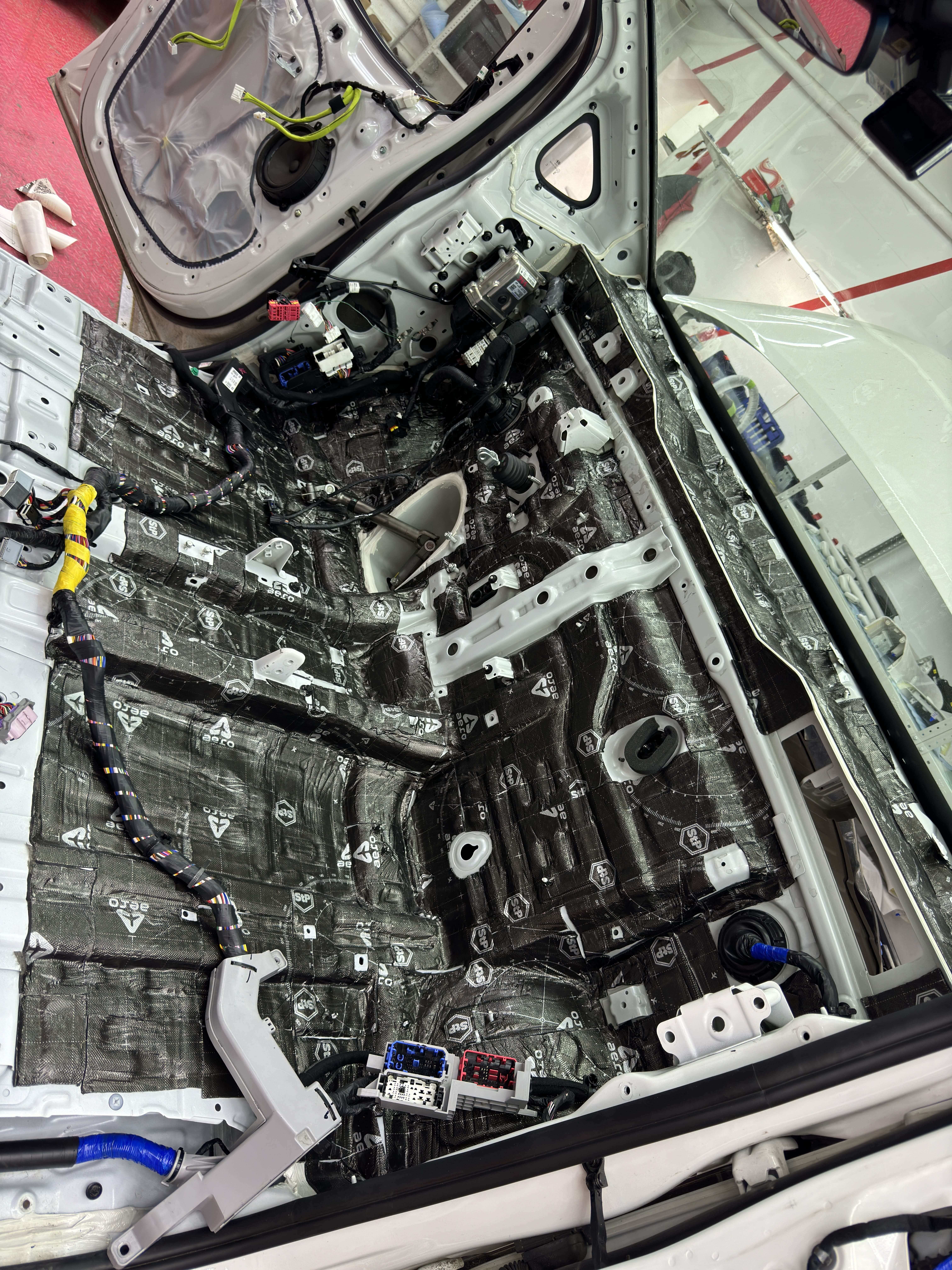Шумоизоляция Hyundai Staria, фото 1
