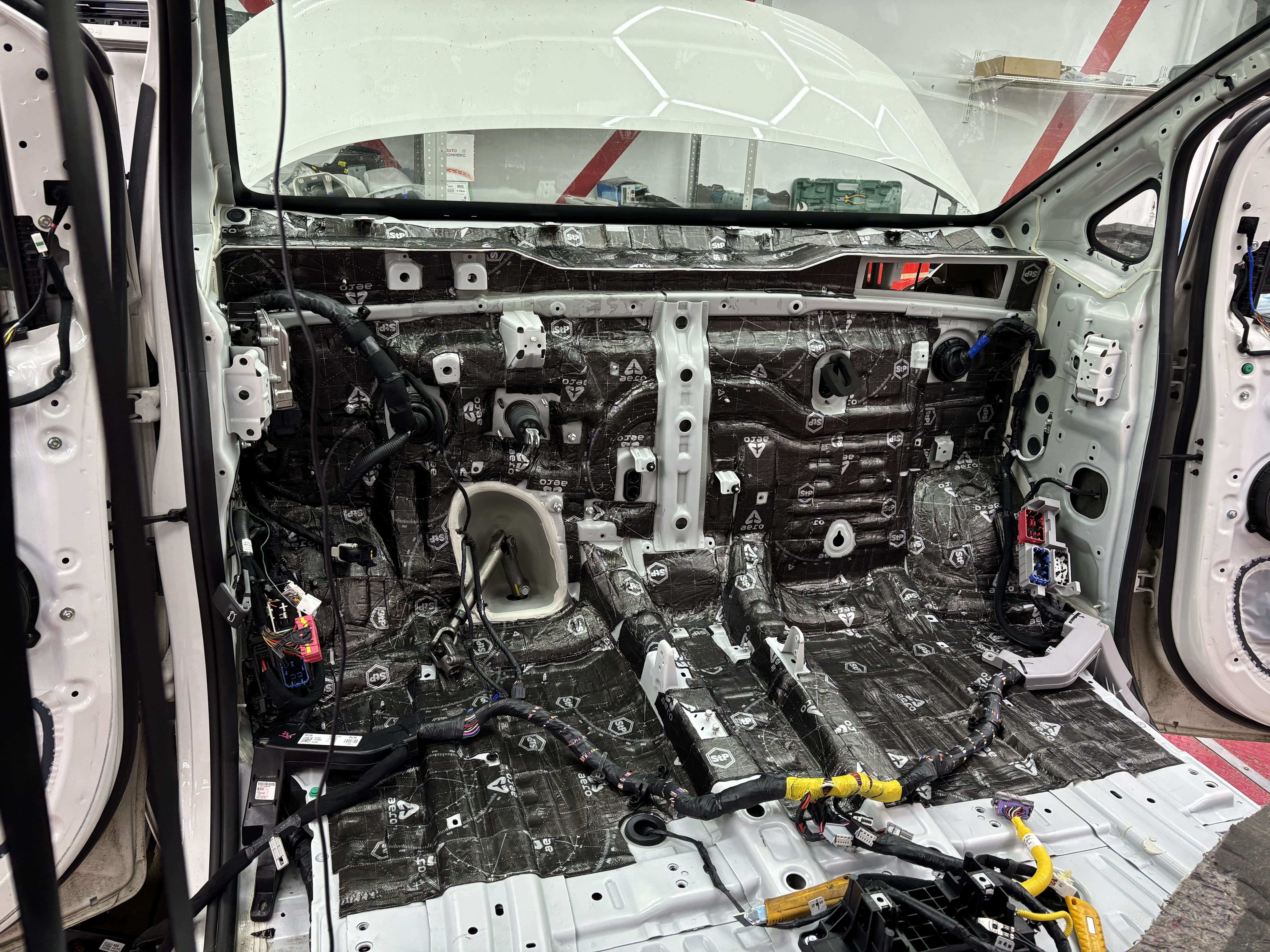 Шумоизоляция Hyundai Staria, фото 10