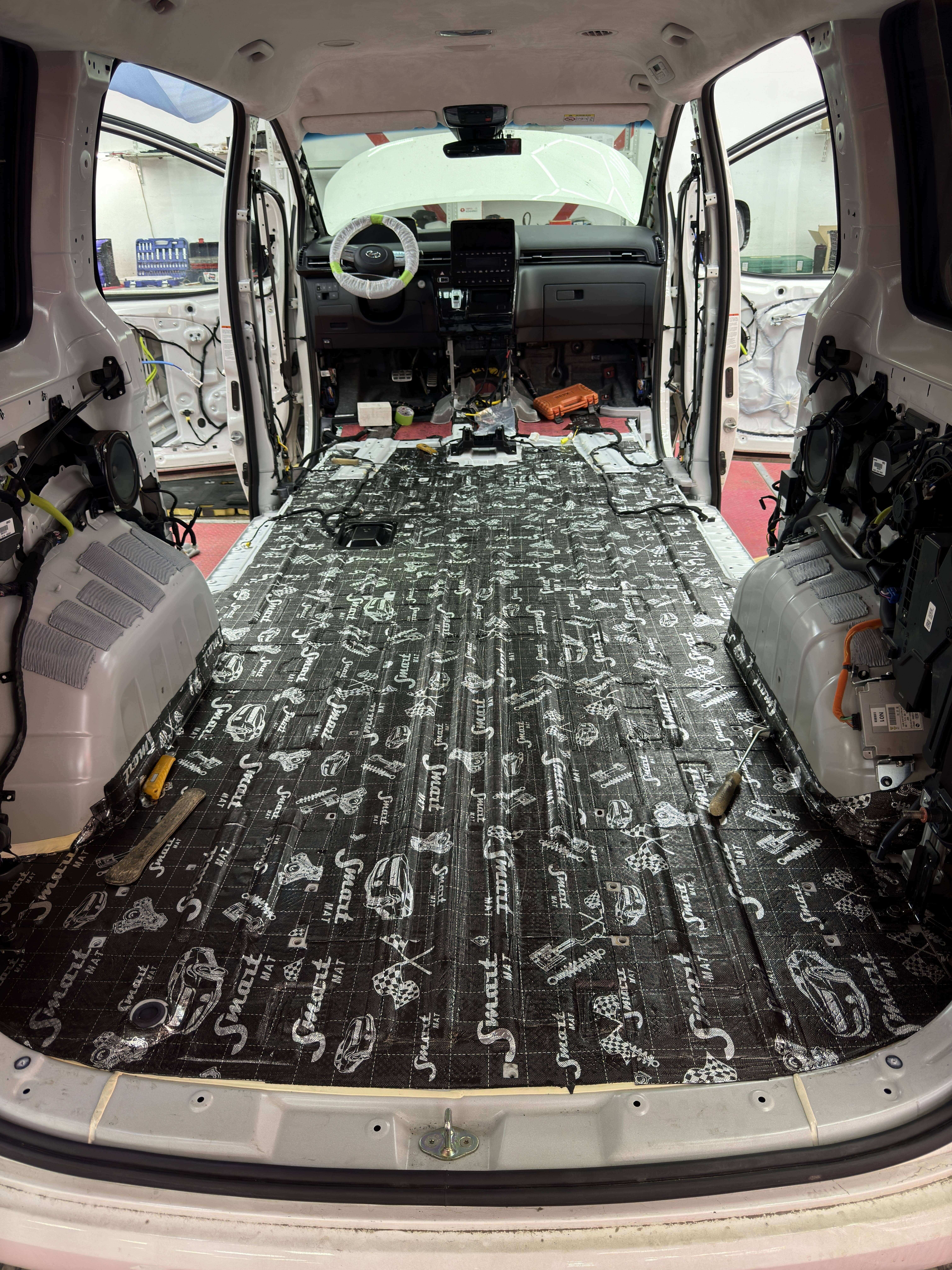 Шумоизоляция Hyundai Staria, фото 11