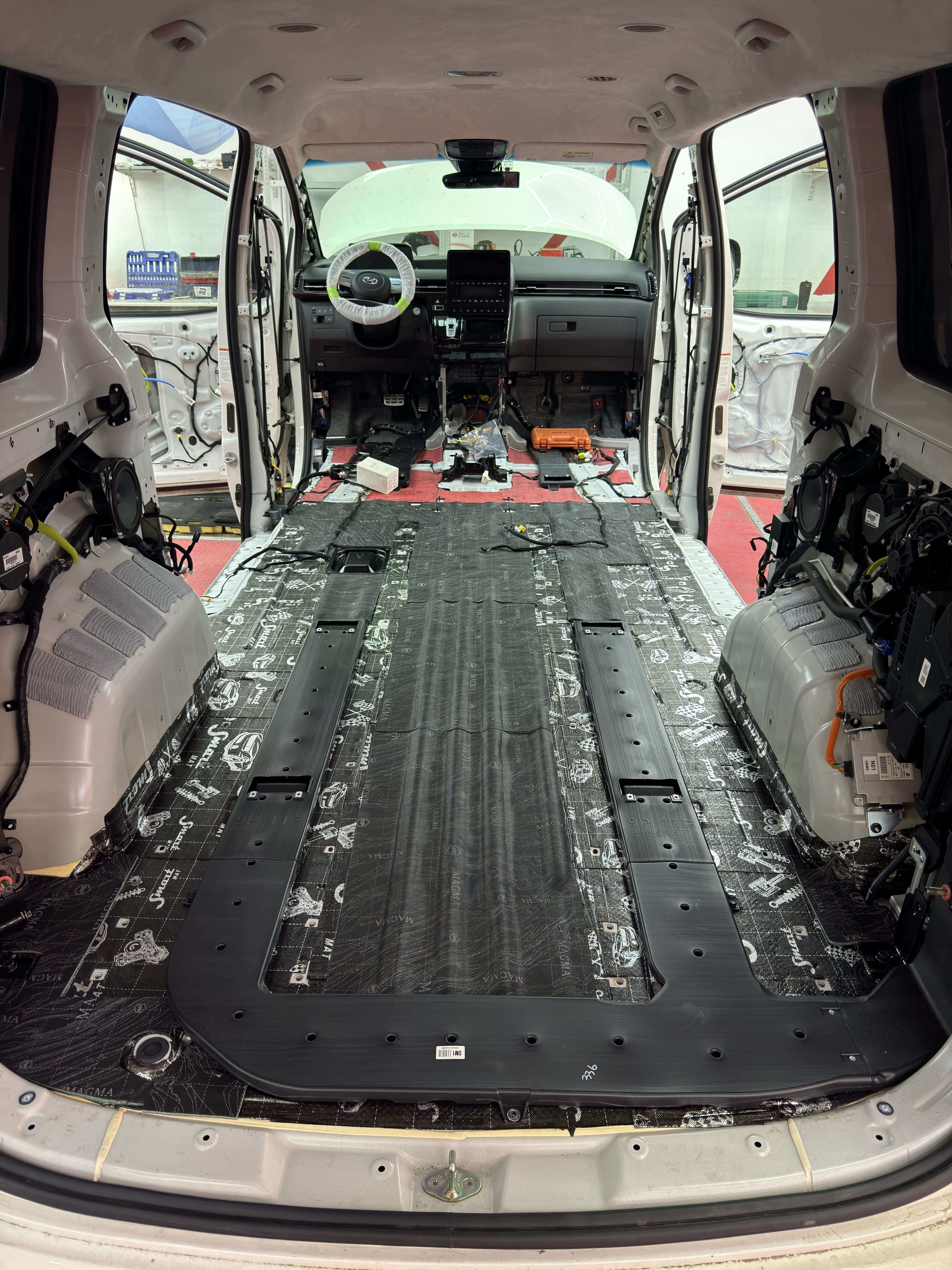 Шумоизоляция Hyundai Staria, фото 12